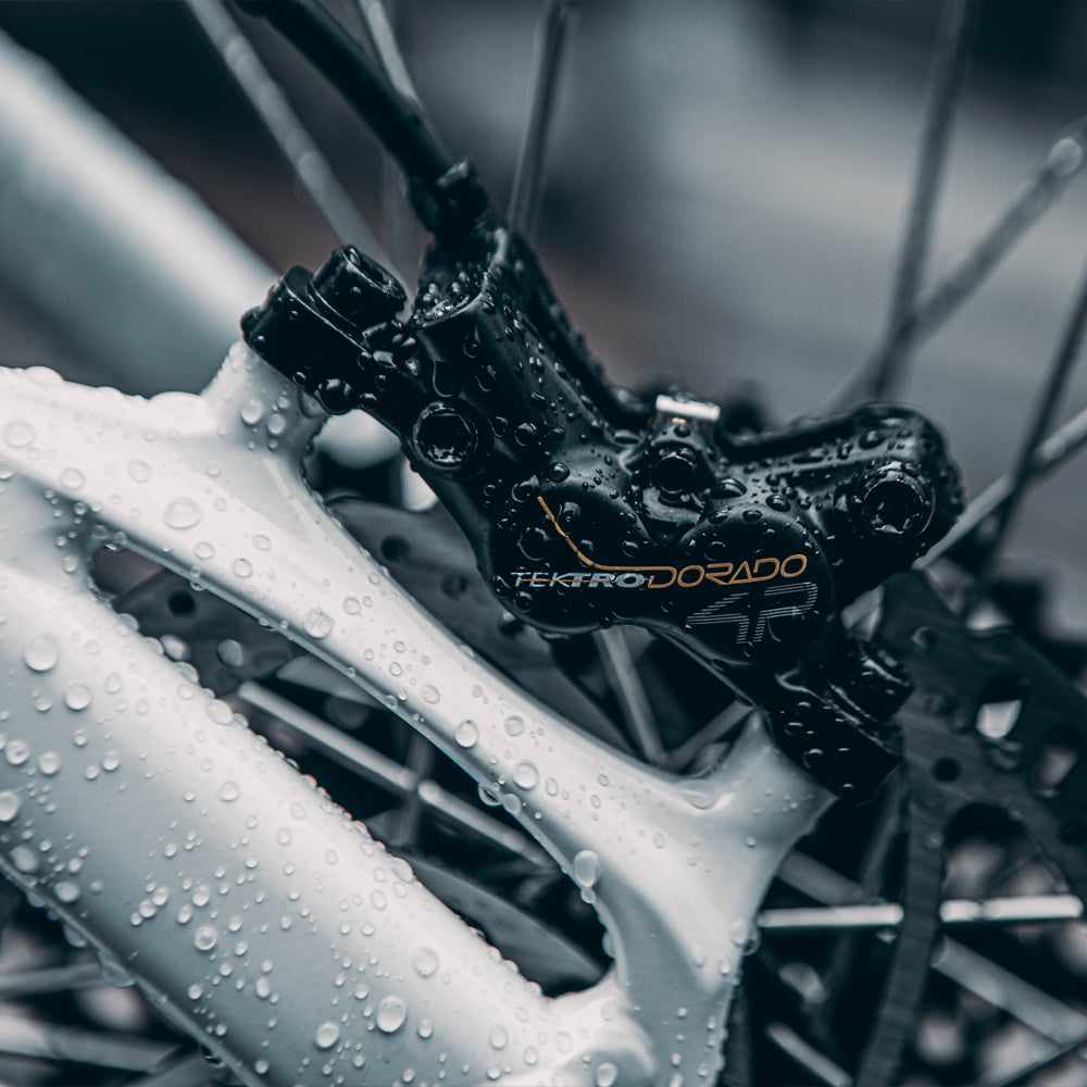 URUS hydraulic disc brakes
